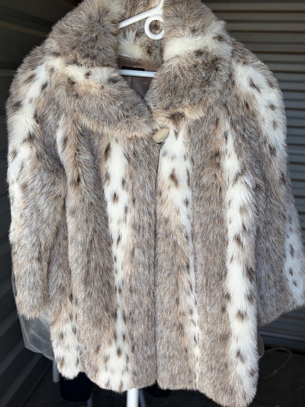 dennis basso Faux Fur Coat in Light Brown & White Animal Print. Size Small